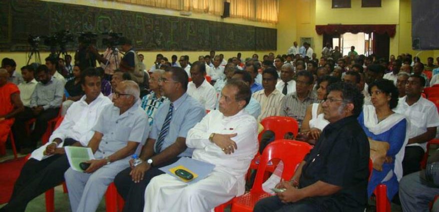 | 2012 ජනවාරි මස 31 දින සාධාරණ සමාජයක් සඳහා වූ ජාතික ව්යාපාරයේ පැවැත්වූ පළමු රැස්වීමේ සහභාගි වූ පුරවැසියන්